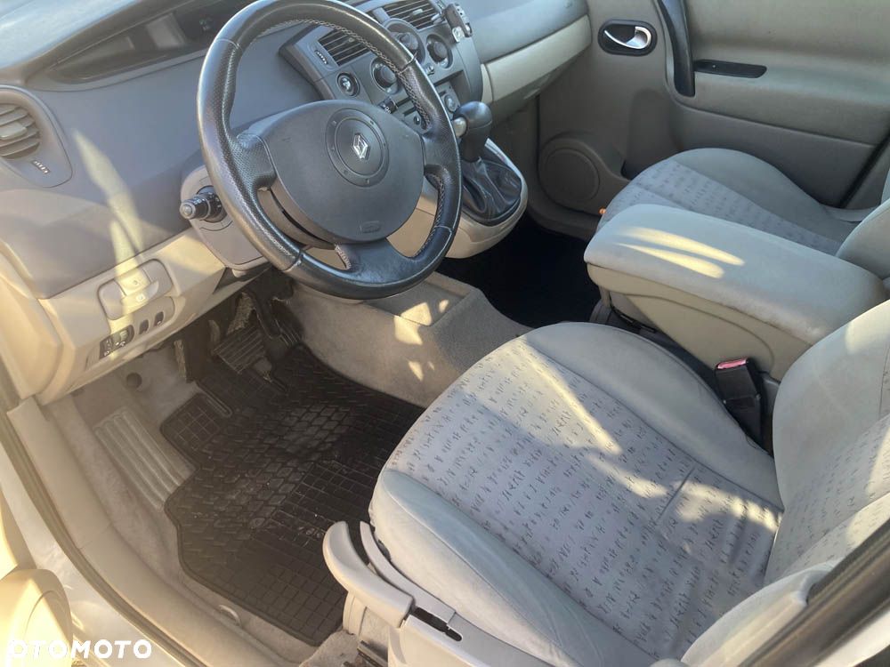 Renault Grand Scenic - 8