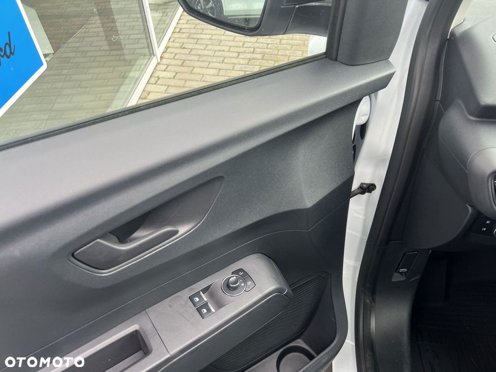 Ford Transit Courier - 10