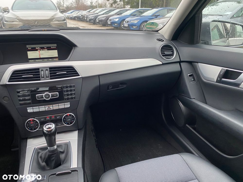 Mercedes-Benz Klasa C 180 (BlueEFFICIENCY) Avantgarde - 29