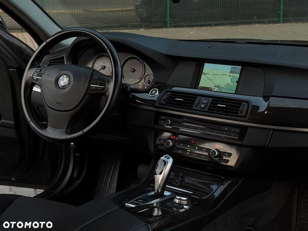 BMW Seria 5 520d - 24