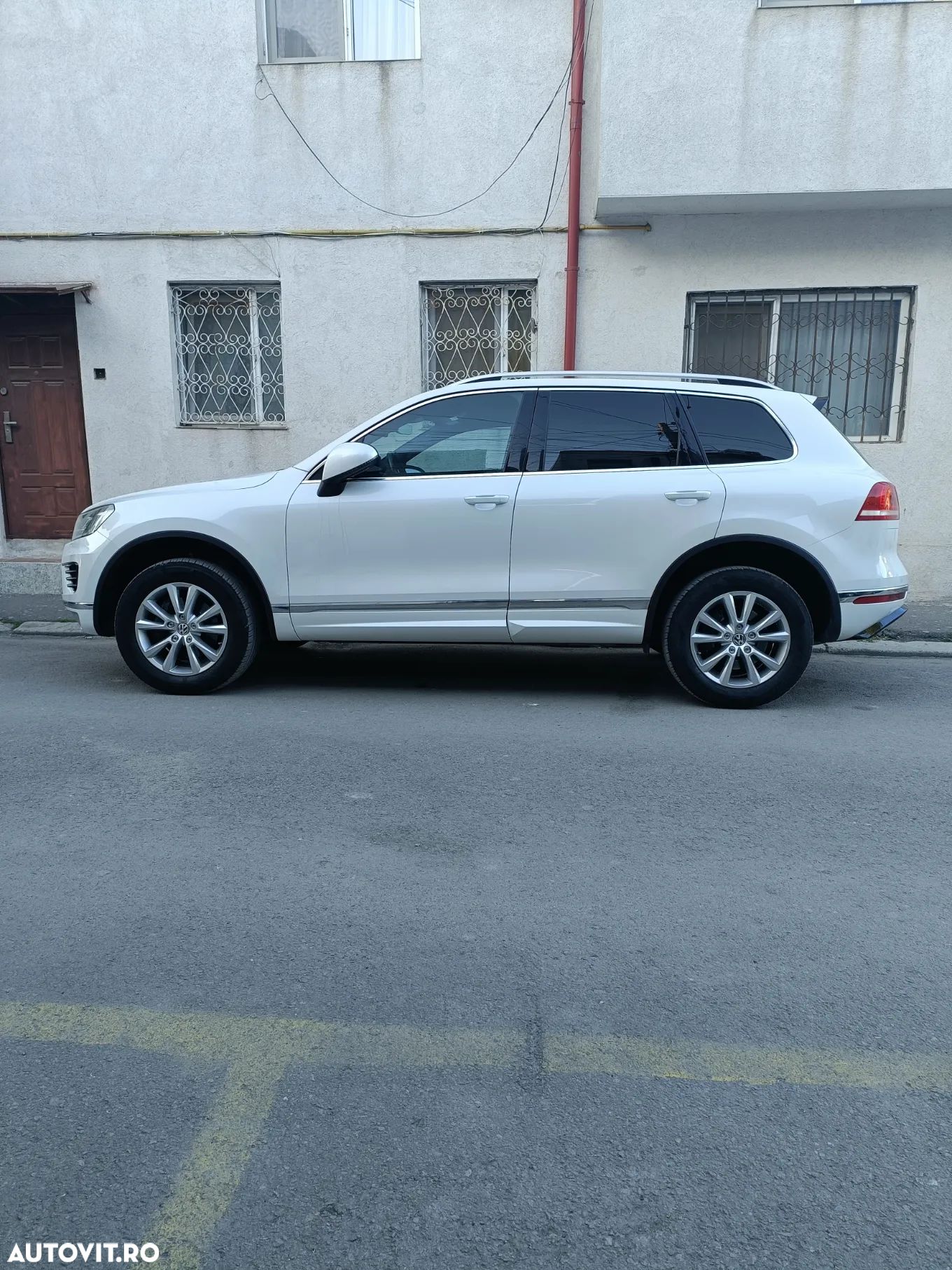 Volkswagen Touareg - 1