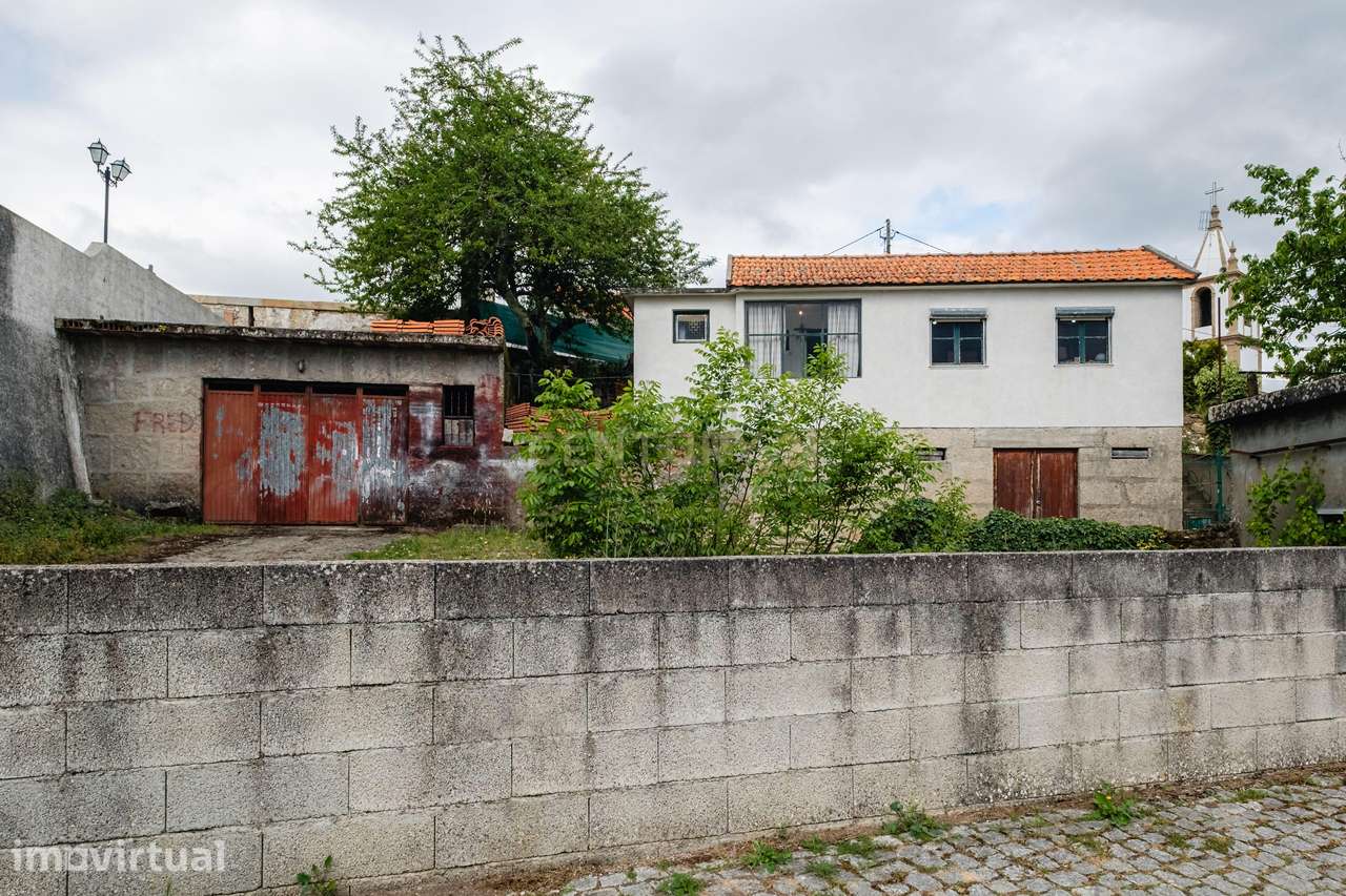 Moradia T2 em Cinfães | Terreno 1.114 m² | Lagar em Pedra | Garagem Fe - Grande imagem: 4/44