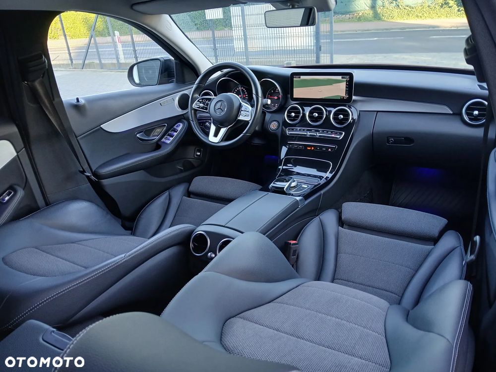 Mercedes-Benz Klasa C 220 d 4MATIC 9G-TRONIC - 38