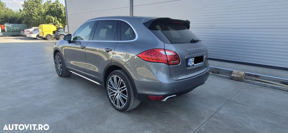 Porsche Cayenne - 4