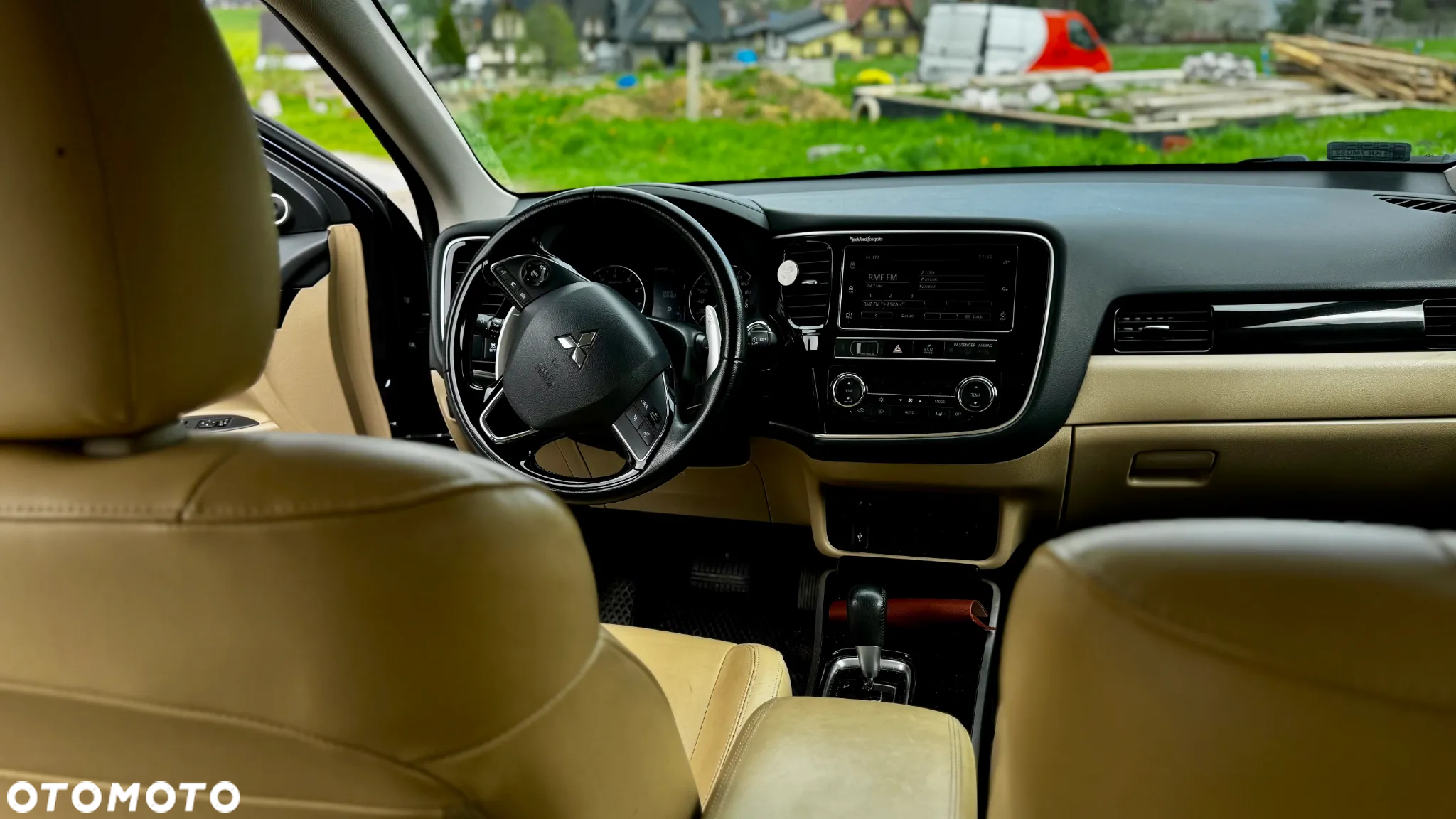 Mitsubishi Outlander - 9