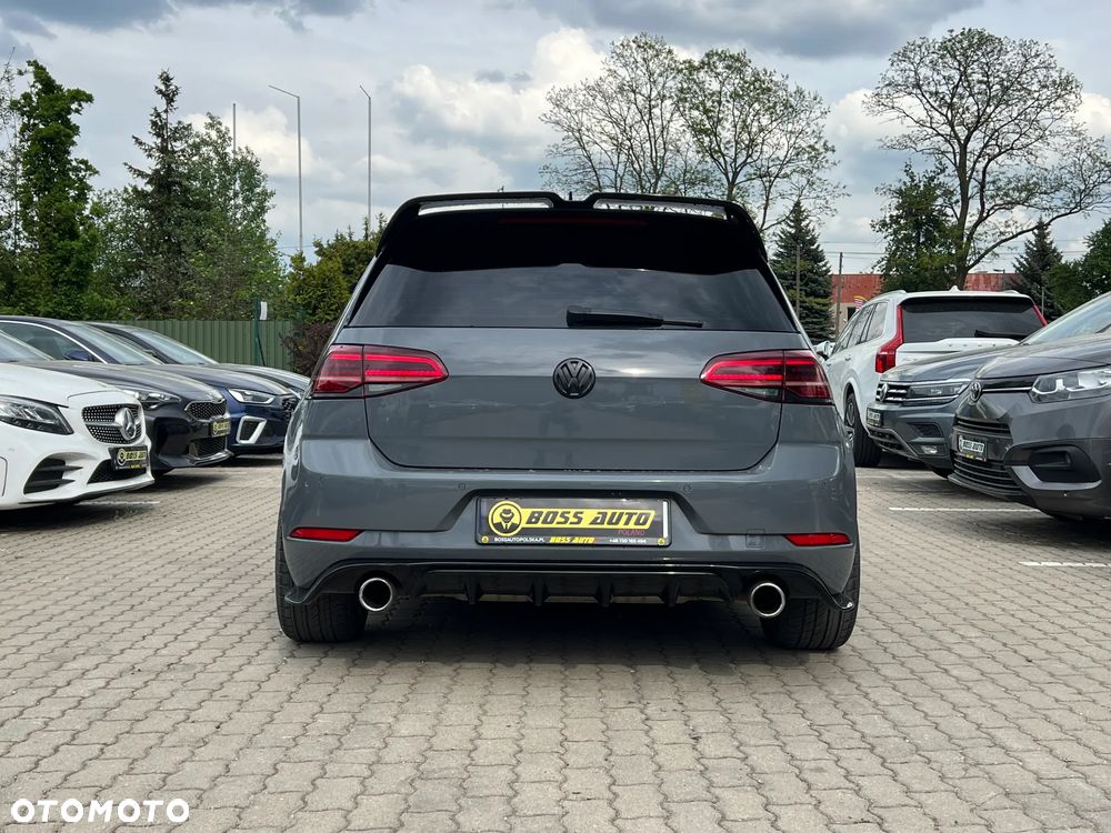 Volkswagen Golf - 8