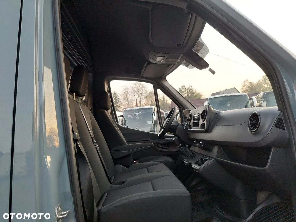 Mercedes-Benz Sprinter - 13