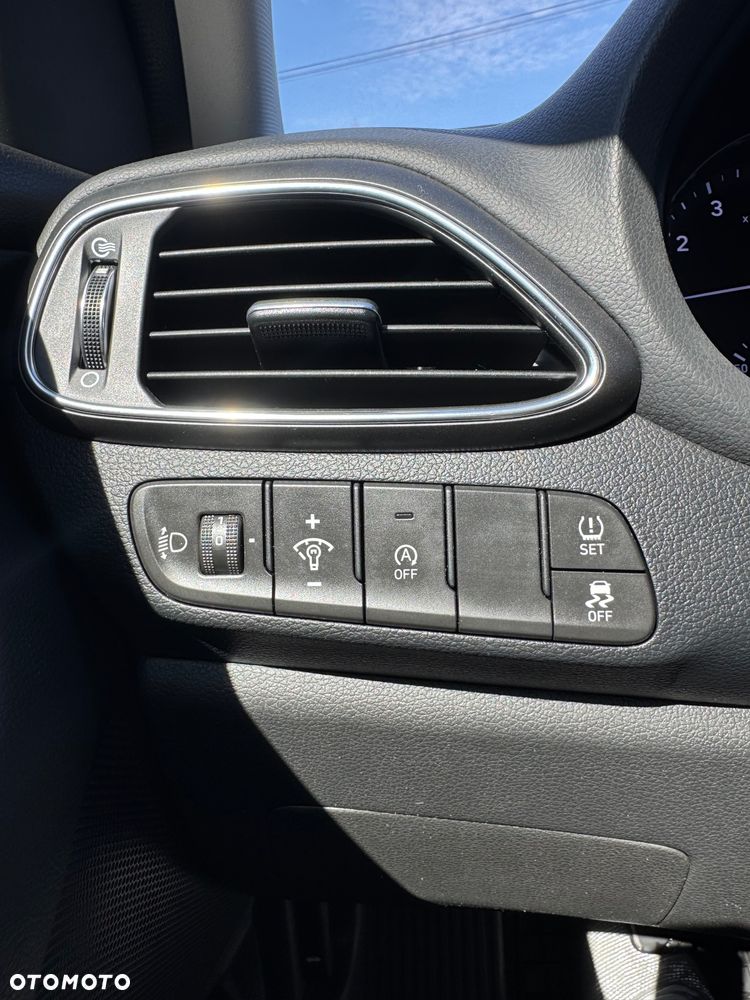 Hyundai i30 1.5 DPI Classic + - 14