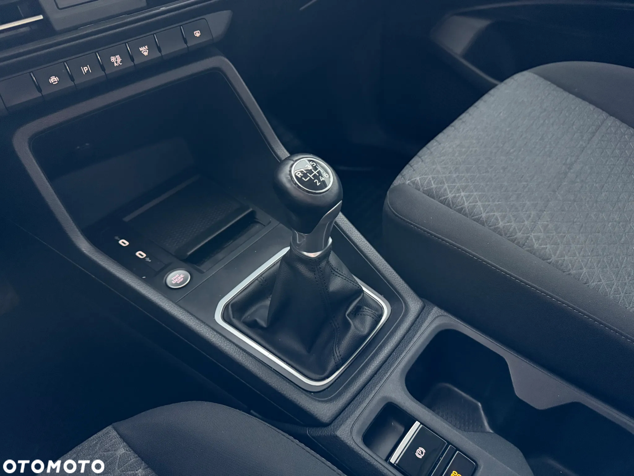 Ford Tourneo Connect 2.0 EcoBlue Titanium - 32
