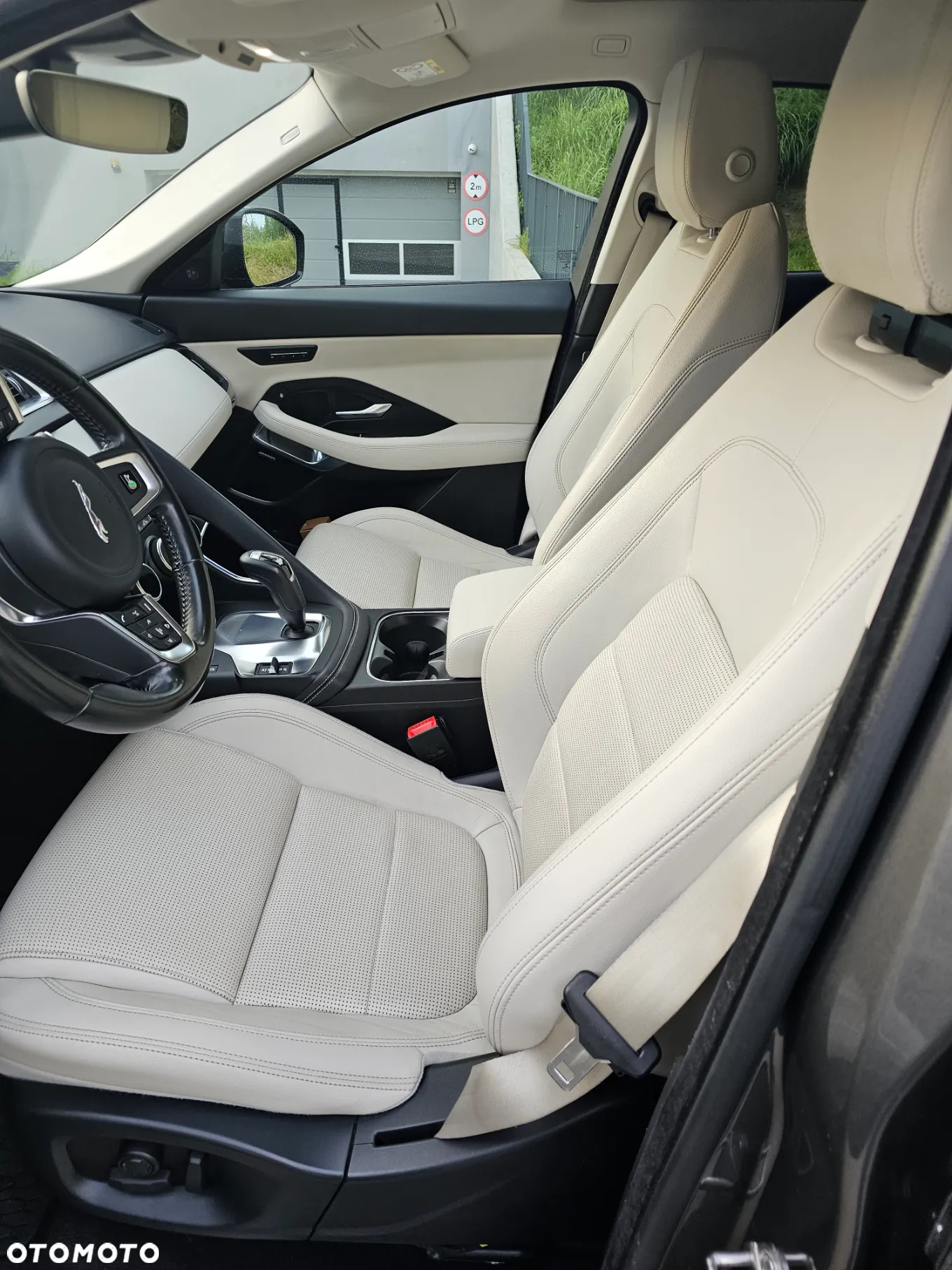 Jaguar E-Pace 2.0 i4P AWD R-Dynamic S - 11