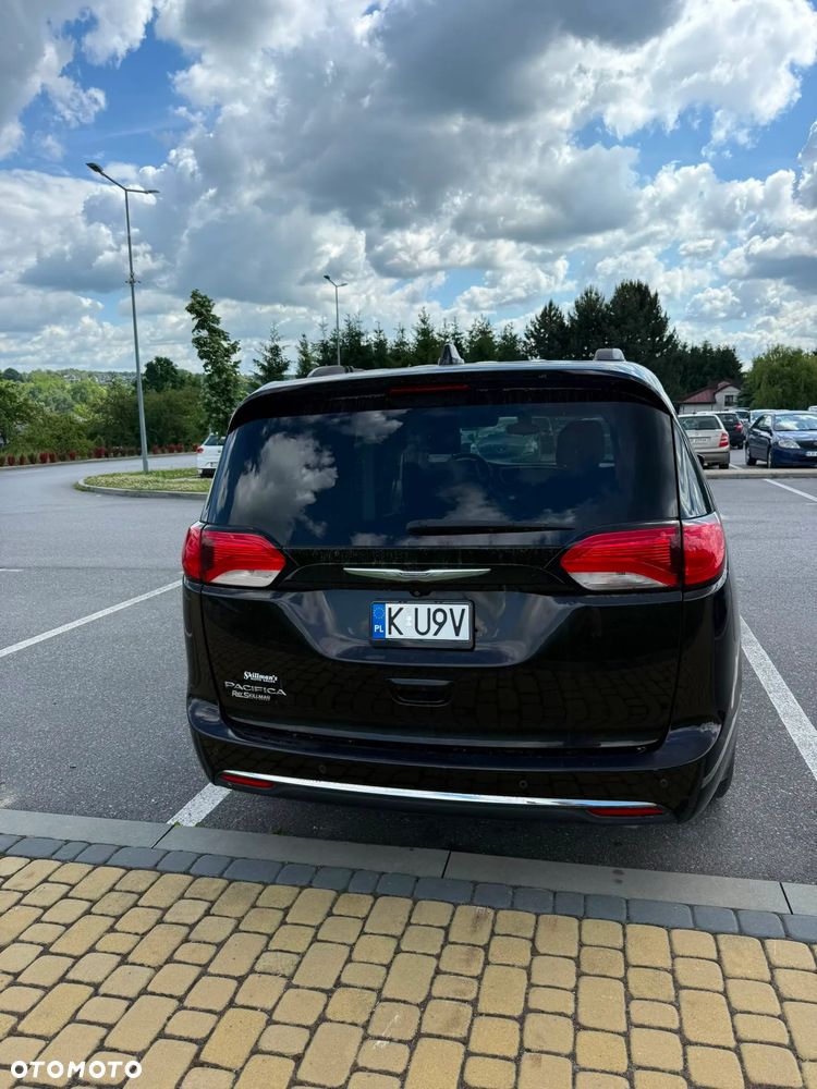 Chrysler Pacifica - 4
