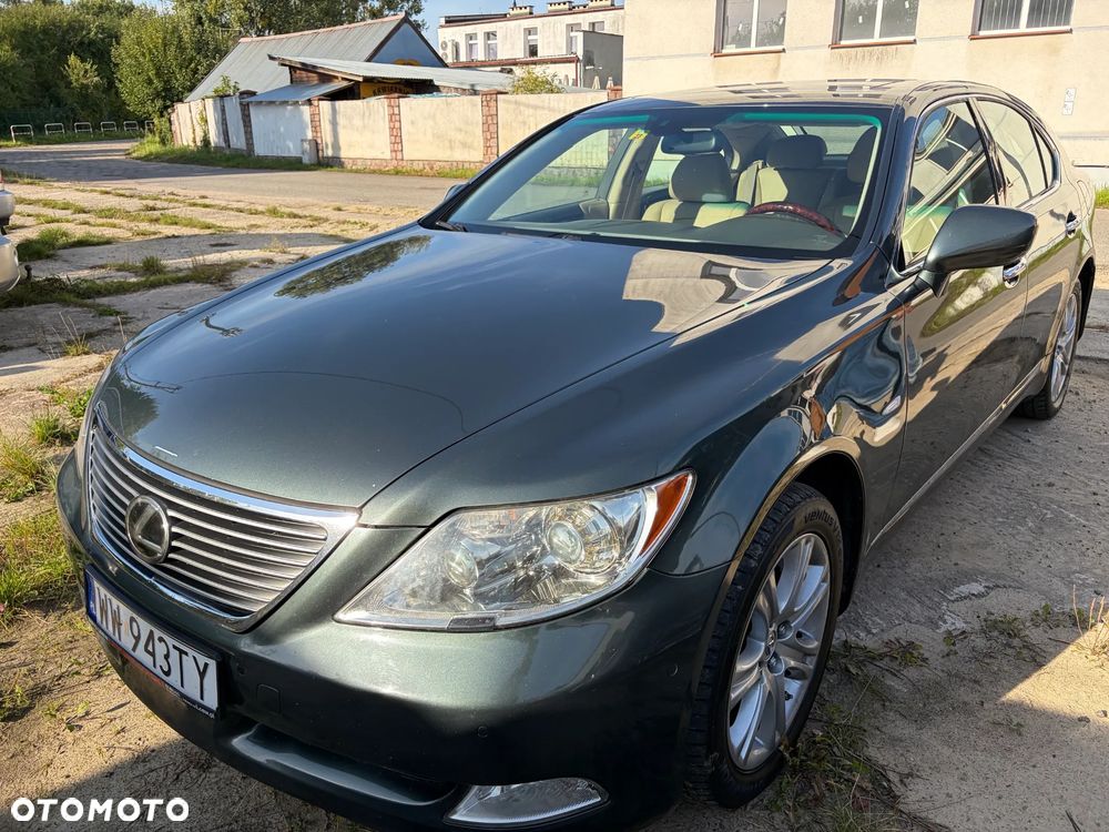 Lexus LS