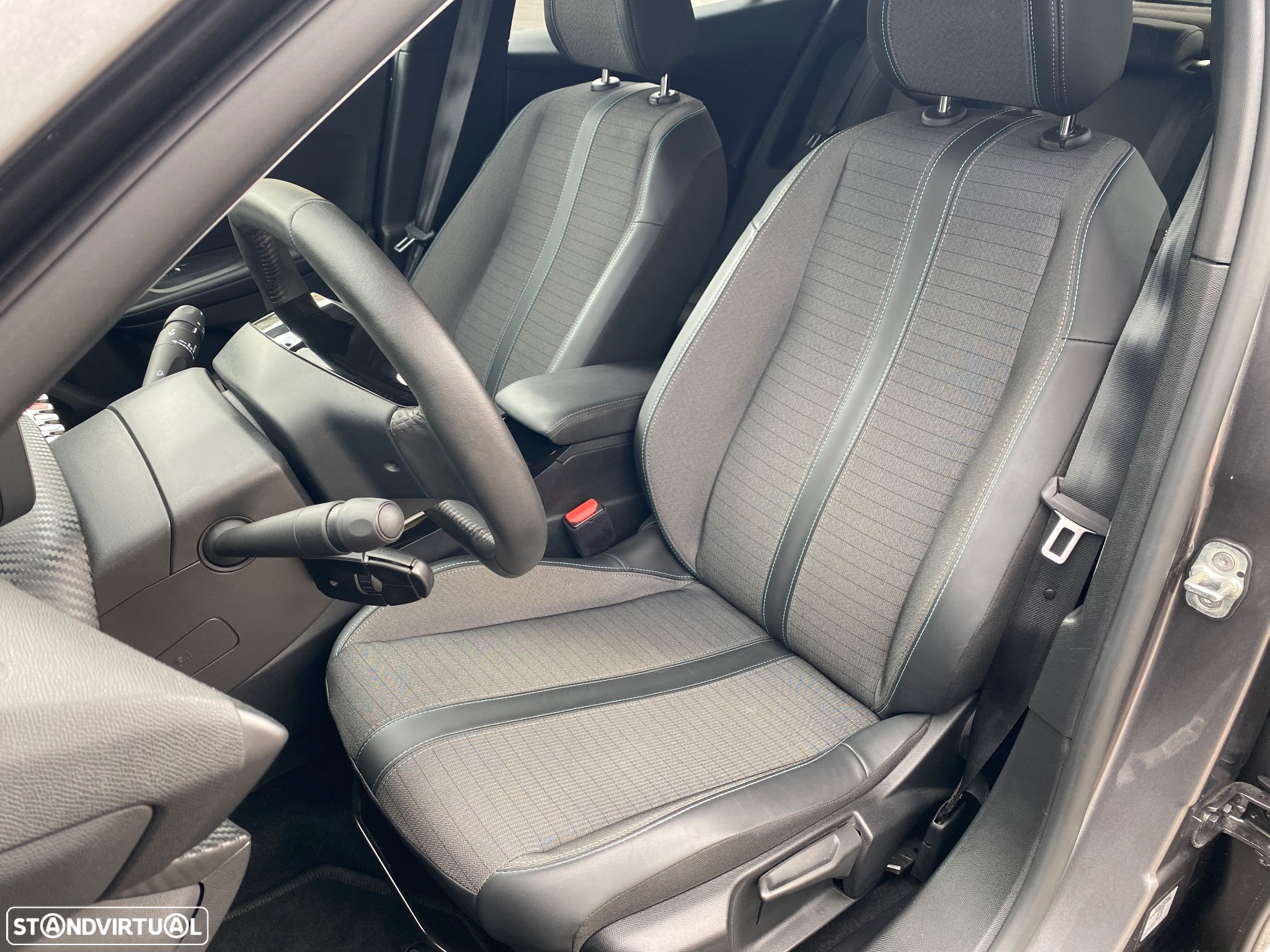 Peugeot 2008 1.2 PureTech Allure Pack - 11