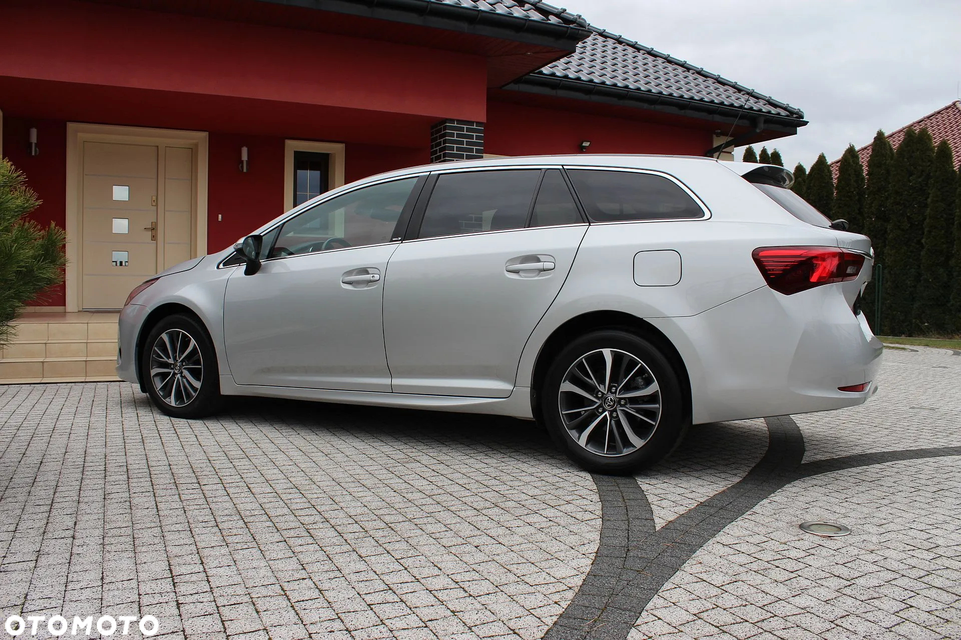 Toyota Avensis 2.0 D-4D Selection - 4