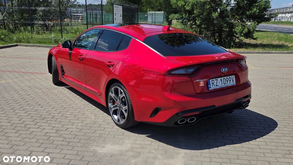 Kia Stinger - 8