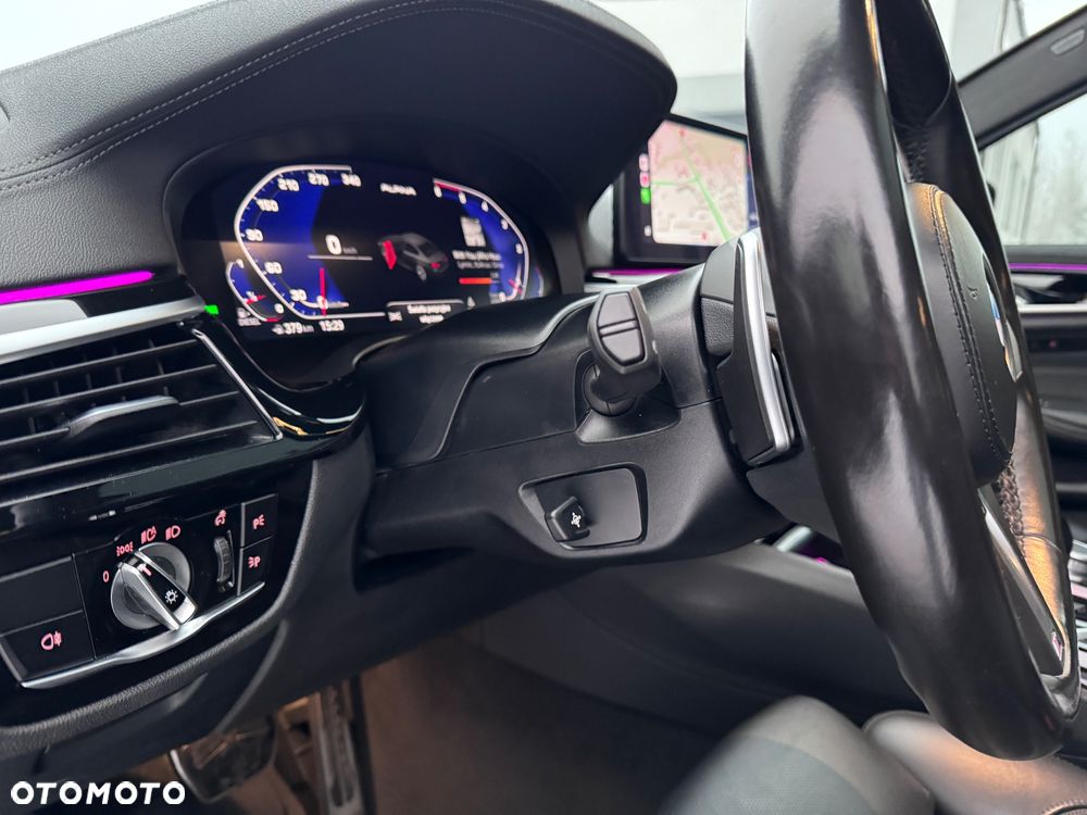 BMW Seria 5 520d xDrive M Sport sport - 18