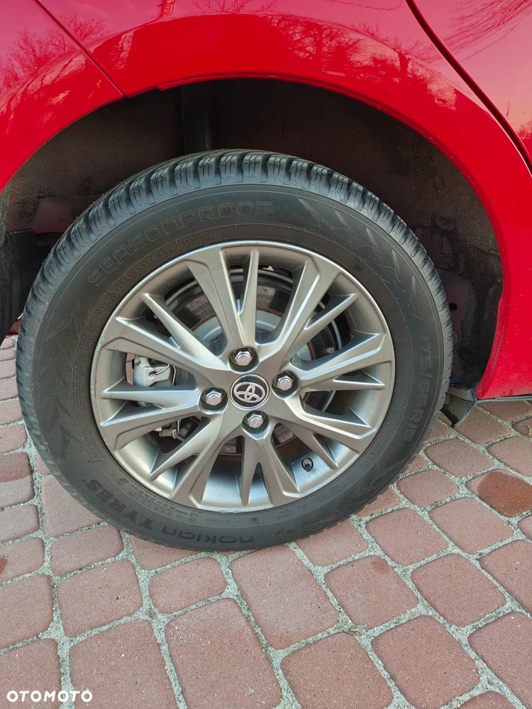 Toyota Yaris Hybrid 100 Premium - 24