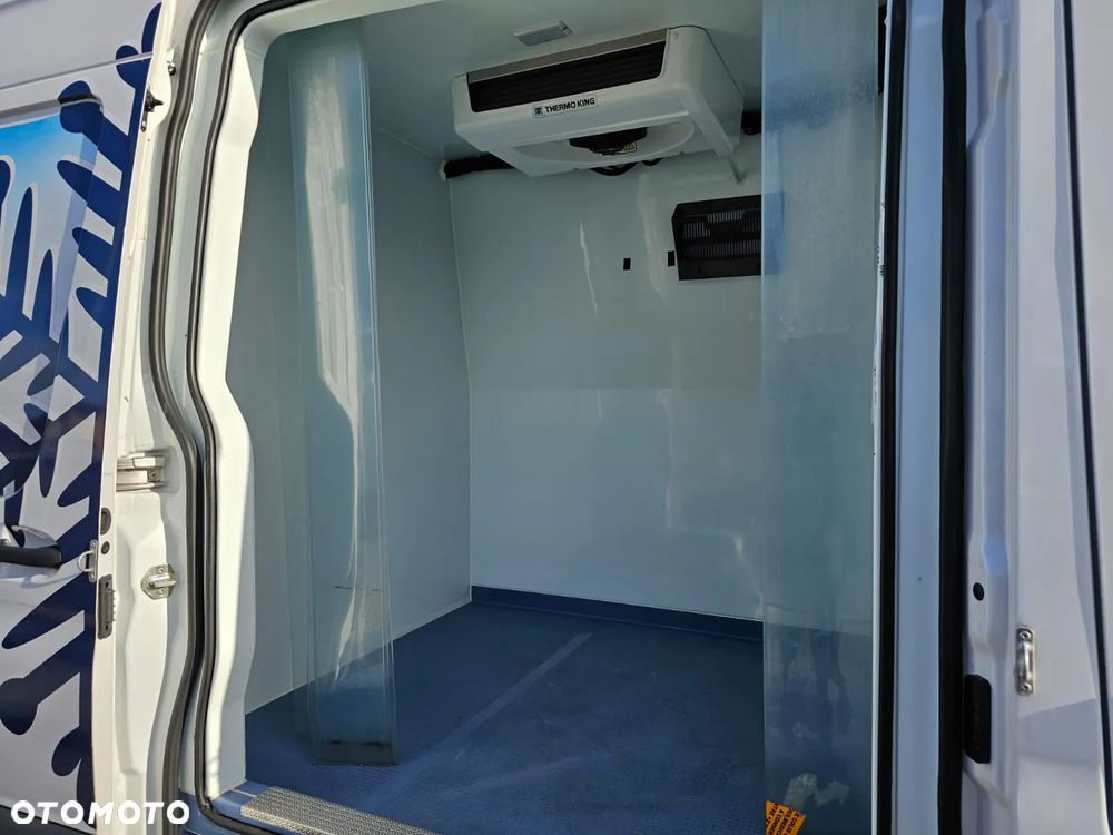 Mercedes-Benz Sprinter - 20