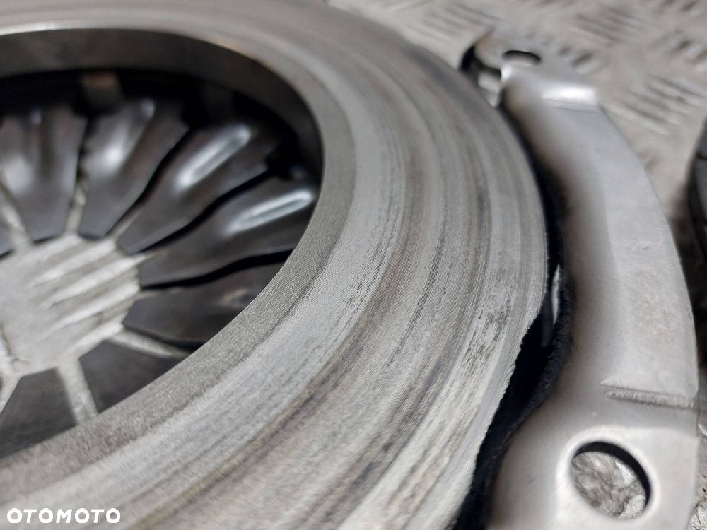 SPRZĘGŁO TARCZA + DOCISK + ŁOŻYSKO OPOROWE TOYOTA YARIS I 1.0 16V - 6