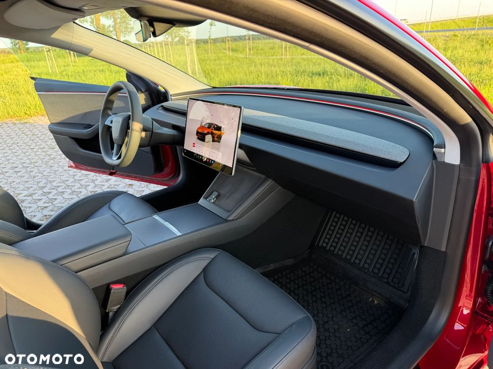 Tesla Model 3 - 10