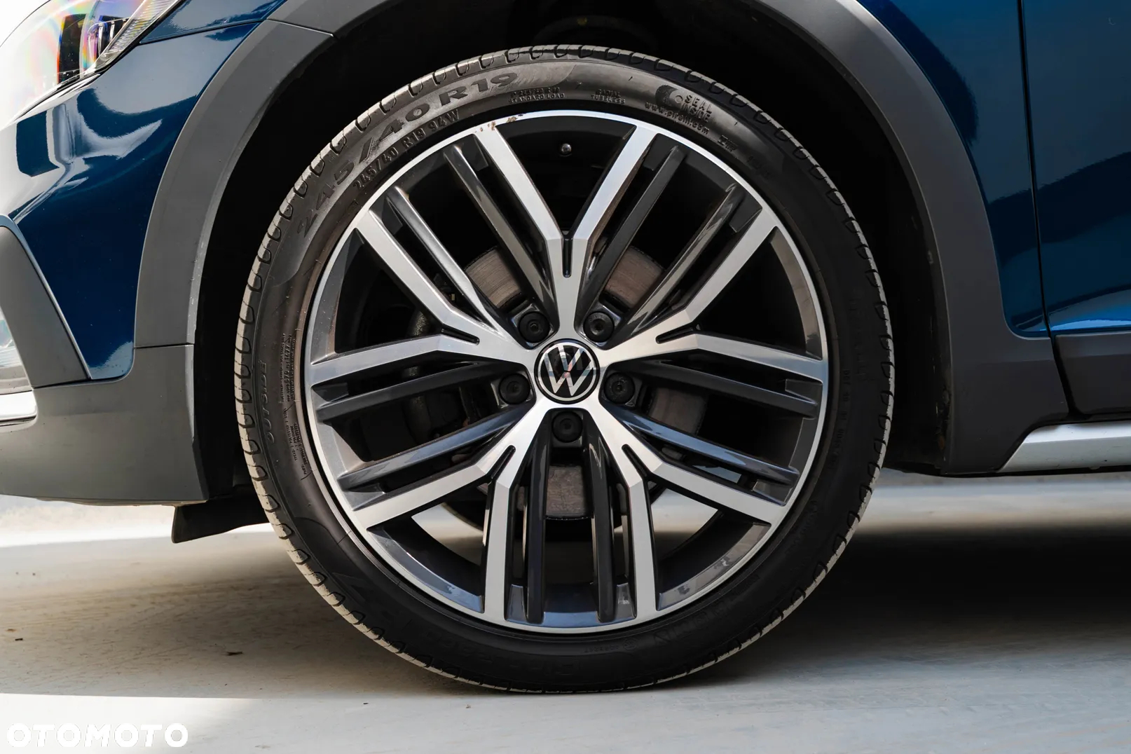 Volkswagen Passat Variant 2.0 TDI SCR DSG 4Motion Alltrack - 35