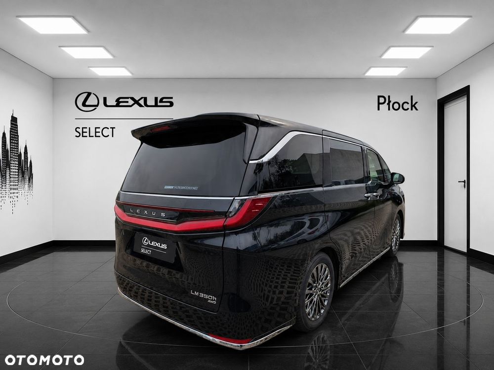 Lexus LM - 3