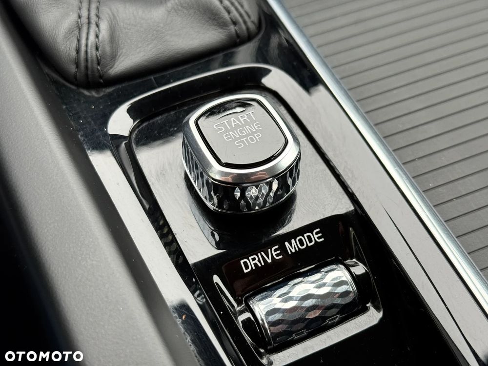 Volvo XC 60 D4 Momentum Pro - 18