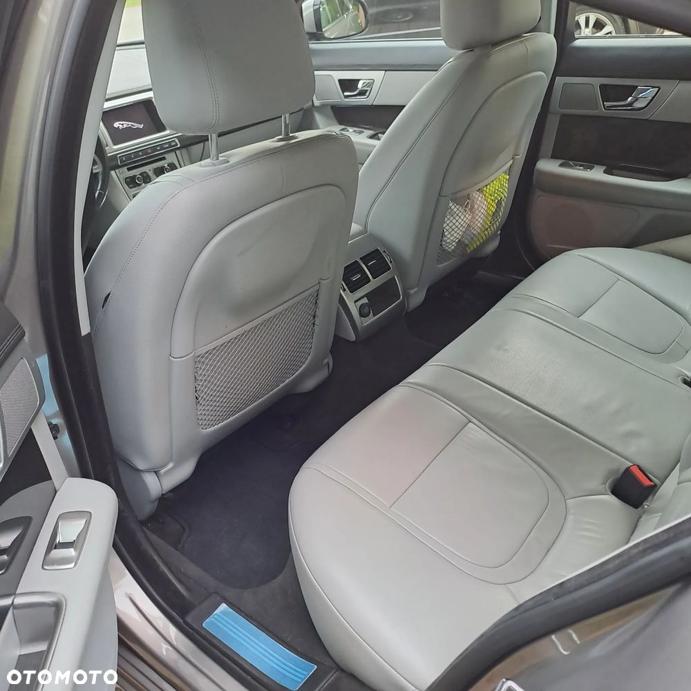 Jaguar XF 2.2 D Premium Luxury - 3