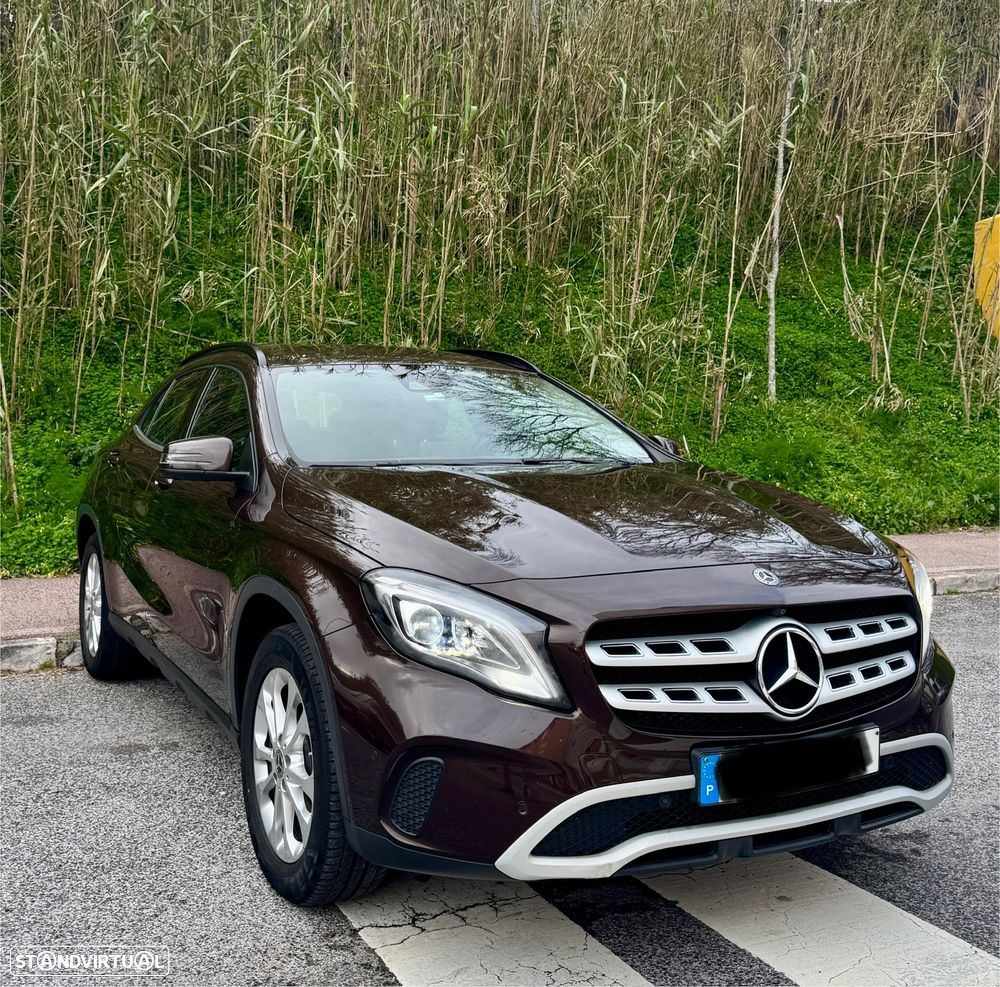 Mercedes-Benz GLA 220 4Matic 7G-DCT - 2
