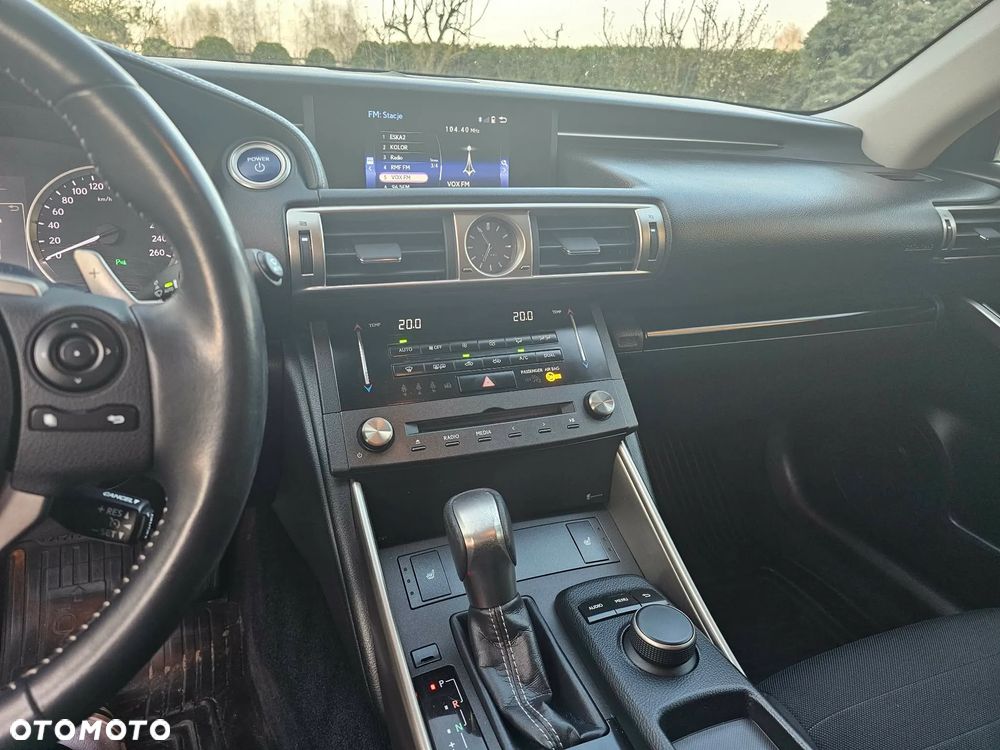Lexus IS 300h Comfort - 10
