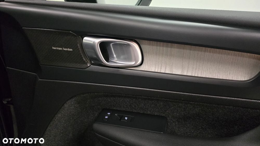 Volvo XC 40 B4 B DKG Plus Black Edition - 19