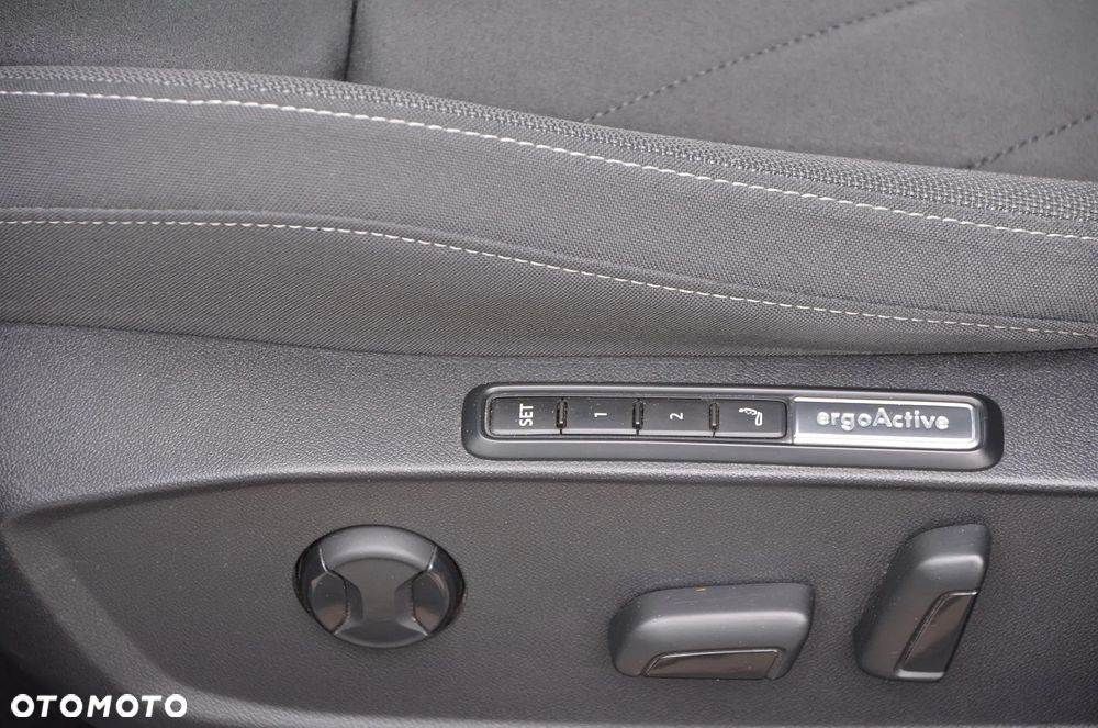 Volkswagen Golf 1.5 eTSI EVO Style DSG - 26