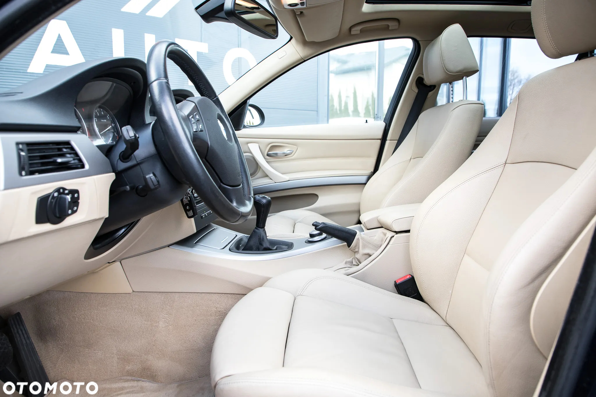 BMW Seria 3 325i xDrive Touring - 14