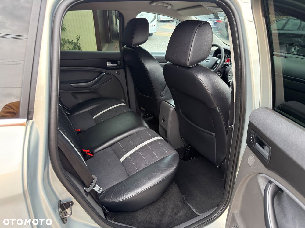 Ford Kuga 2.0 TDCi 2x4 Titanium - 11