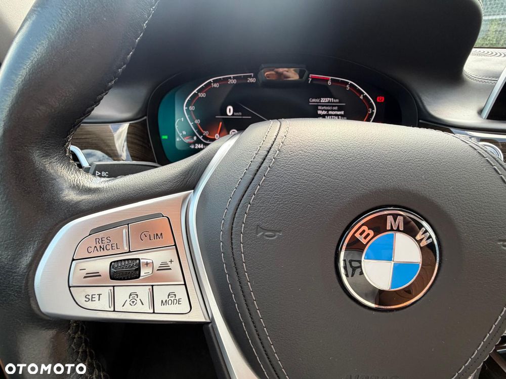 BMW Seria 7 750Li xDrive sport - 12