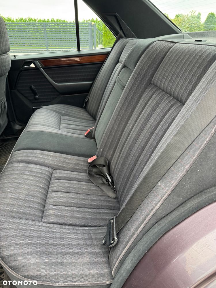 Mercedes-Benz W124 (1984-1993) - 12