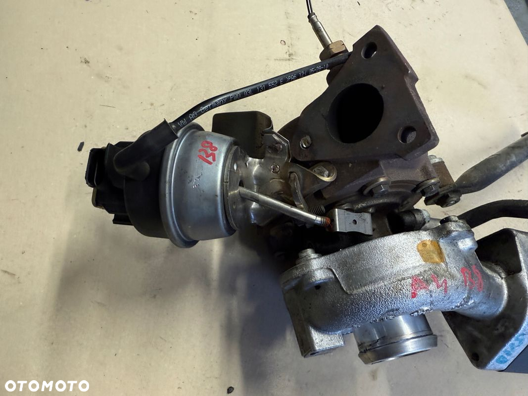 AUDI A4 B8 A5 8T 2.0 TDI TURBOSPRĘŻARKA USZKODZONA 03L145701D - 2