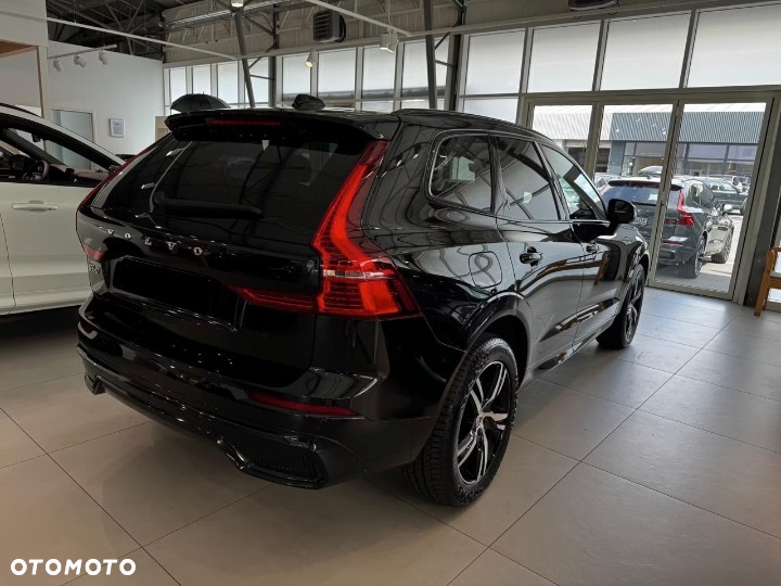 Volvo XC 60 B4 D AWD Plus Dark - 4