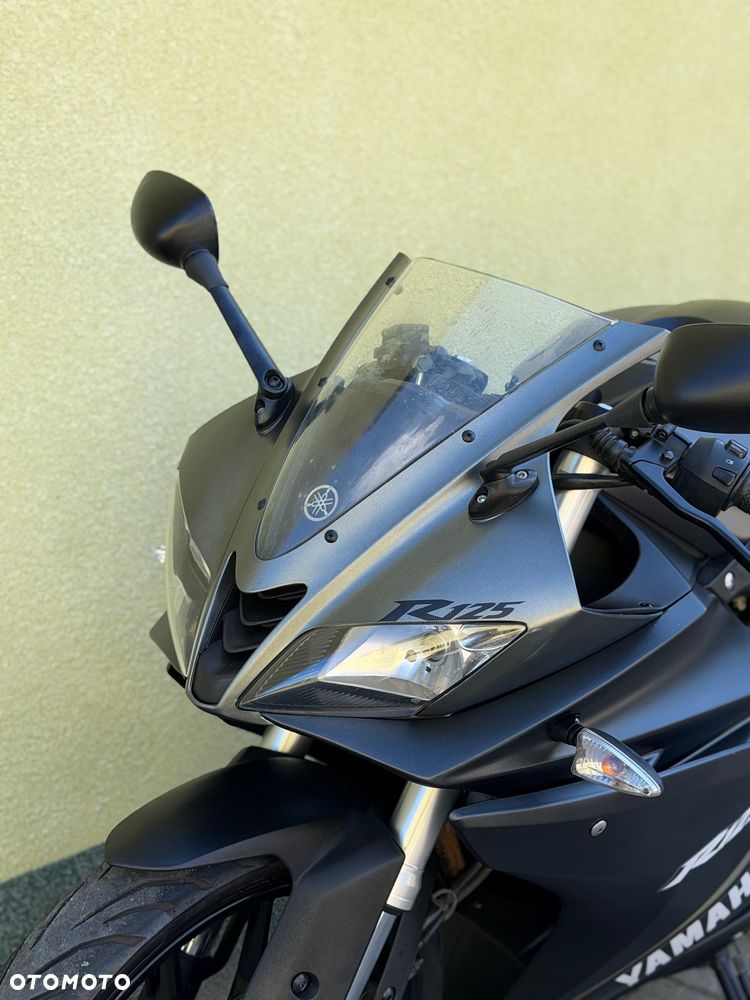 Yamaha YZF - 27