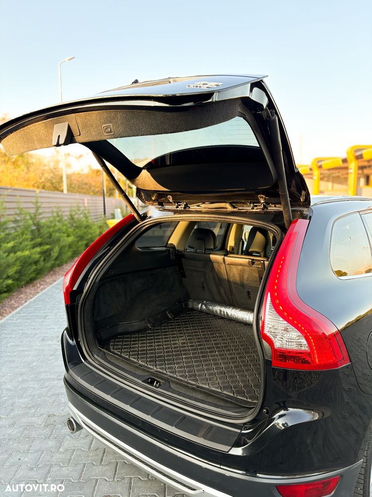Volvo XC 60 D5 AWD Aut. RDesign - 9