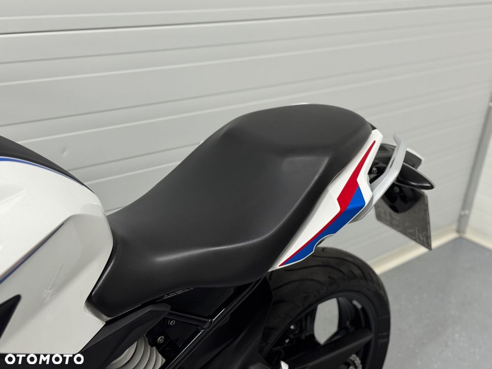 BMW G - 22