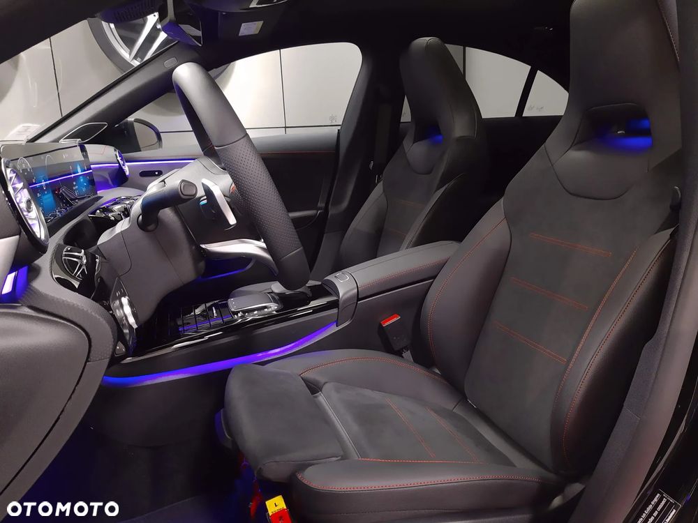 Mercedes-Benz CLA 220 4-Matic AMG Line 7G-DCT - 9