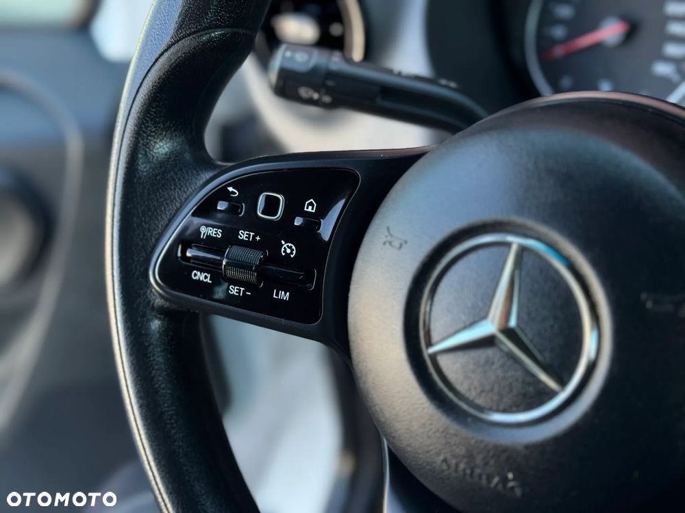 Mercedes-Benz Sprinter - 25