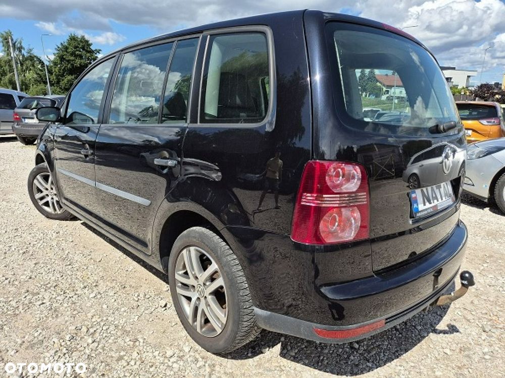 Volkswagen Touran - 4