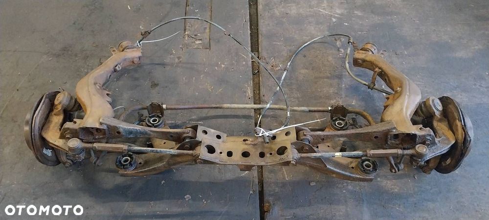 KOMPLETNE ZAWIESZENIE BELKA SANKI TYŁ TOYOTA AVENSIS T25 KOMBI - 1