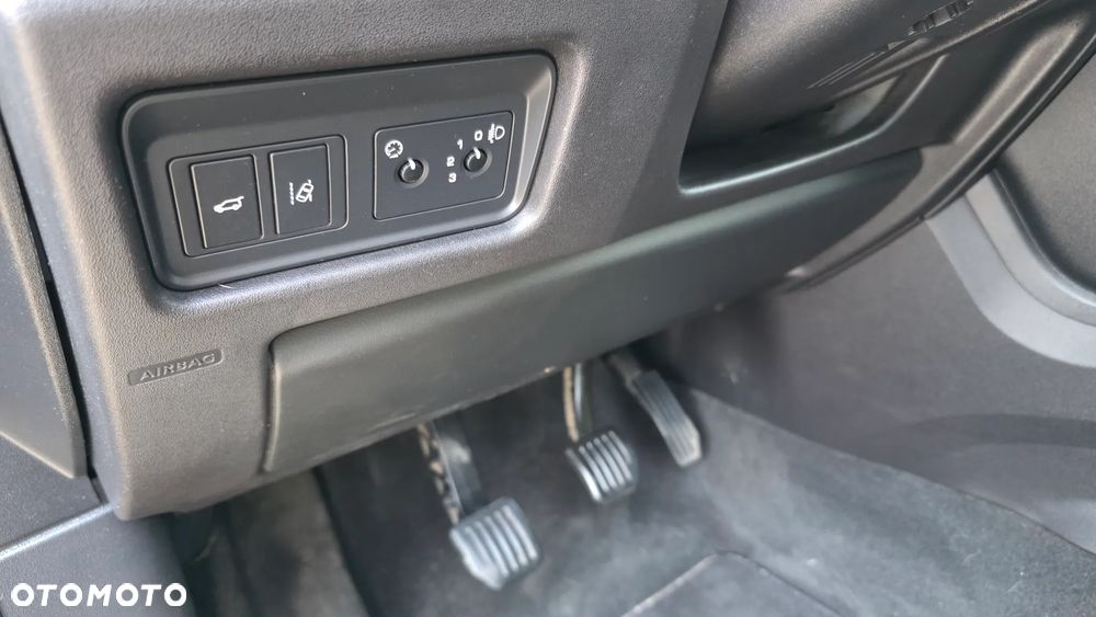 Land Rover Discovery Sport 2.0 TD4 HSE Luxury - 23