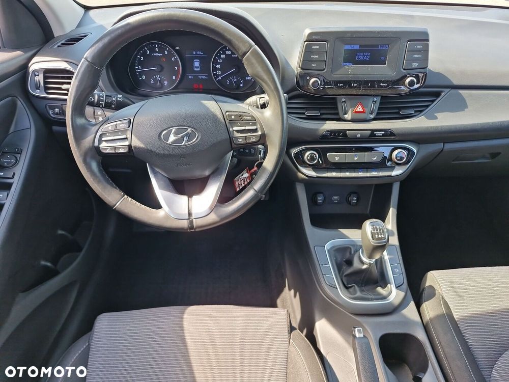Hyundai i30 1.5 DPI Classic + - 13