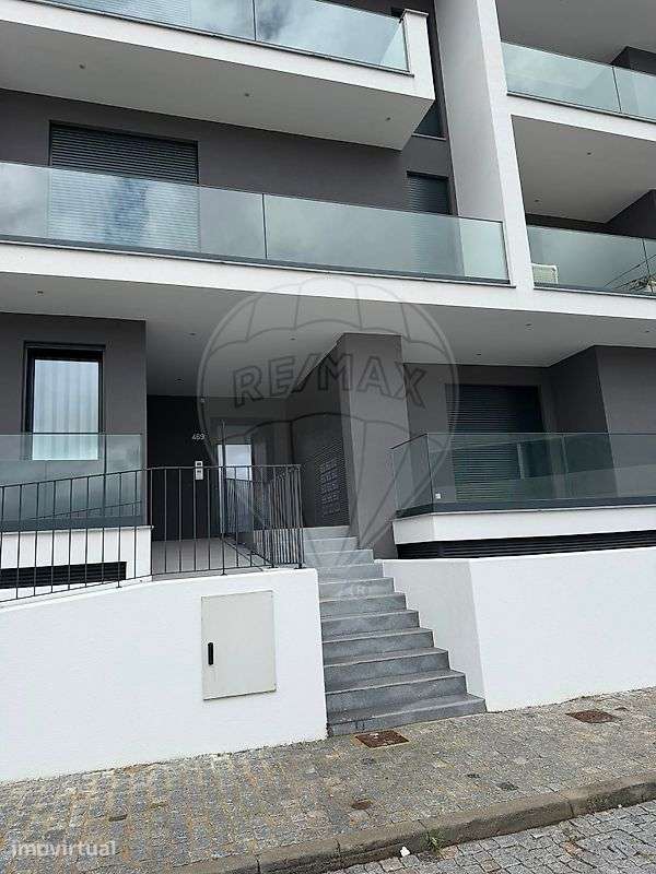 Apartamento T1 para arrendar - Rua das Lages
