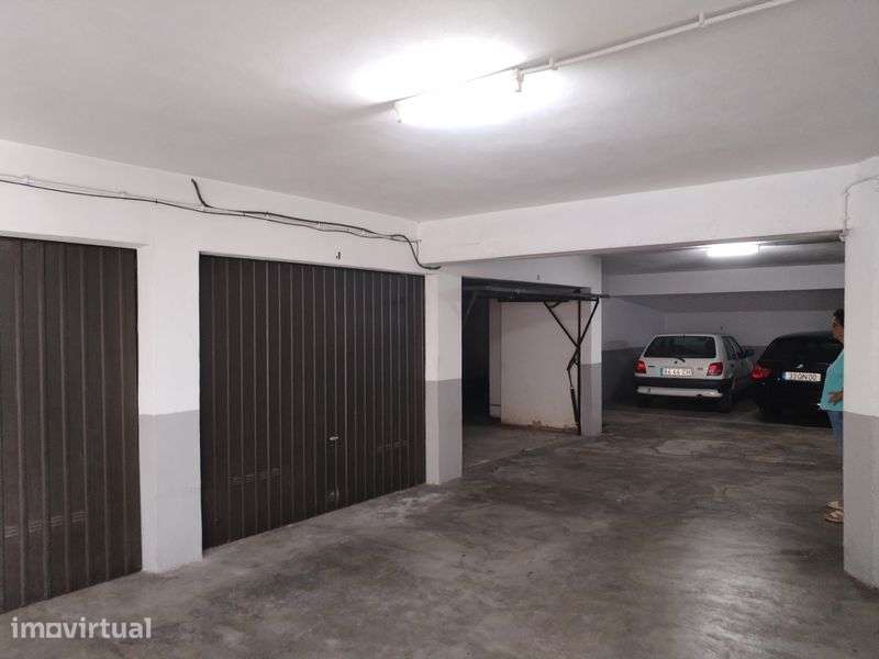 Aluga-se garagem coberta e fechada - Grande imagem: 2/3