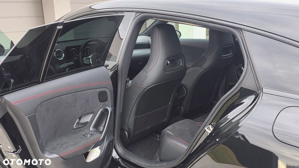 Mercedes-Benz CLA 250 E AMG Line 8G-DCT - 8